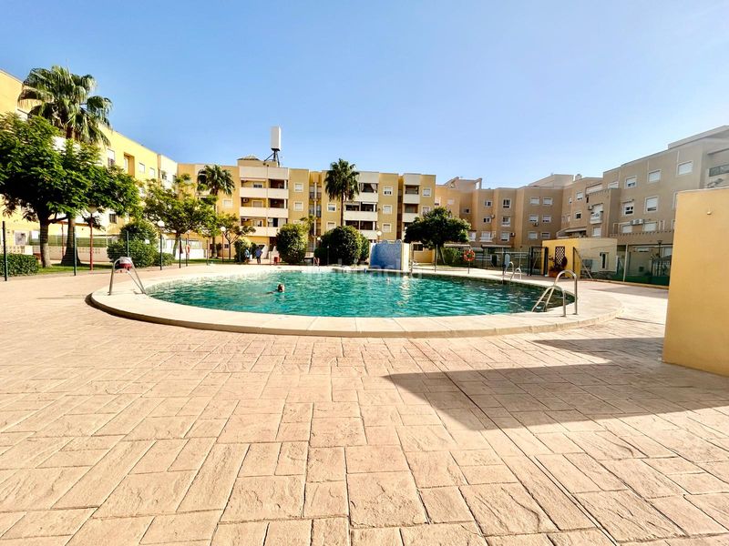 Foto a76e6977-da90-4577-b284-89c11d0aef3b. Pis amb calefacció aparcament piscina a Las Salinas Roquetas de Mar