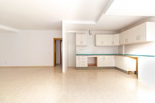Appartement  Avinguda de l'alcúdia 83. Vivienda de tres habitaciones recien reformada