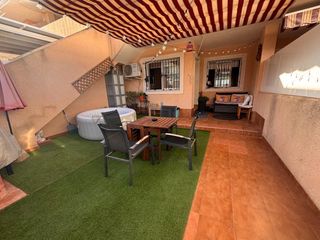 Casa a schiera  Calle santa alicia 10. Planta baja con piscina comunitaria!