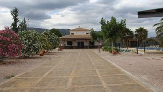 Chalet  Hornillos. Finca con piscina en plena naturaleza