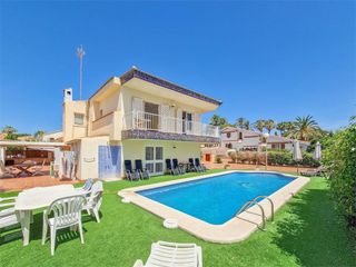 Xalet a Avenida palmeras-zenia 7. Espectacular chalet en la zenia