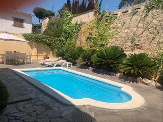Lloguer Xalet a Carrer roura 18. Chalet con piscina para alquiler de verano