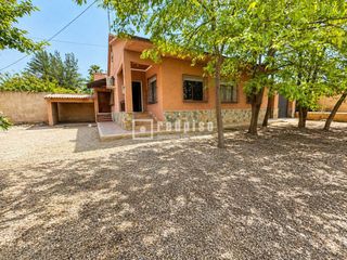 Casa  Senda granada. Chalet independiente situado entre juan de borbón y avenida rein