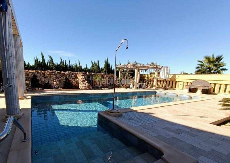 Foto c2cdca85-0480-4e61-9059-952c1ea329e6. Xalet amb xemeneia calefacció aparcament piscina a San Fulgencio