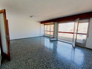 Pis  Carrer pintor lorenzo casanova. Amplia vivienda con ascensor junto a plaza séneca