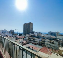 Piso  Carrer pintor lorenzo casanova. Amplia vivienda con ascensor junto a plaza séneca