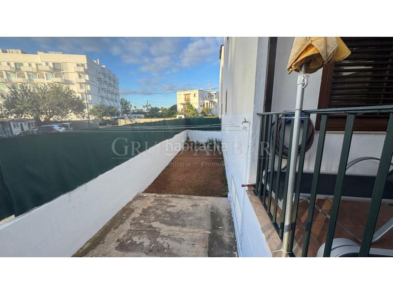 Foto 559bf918-debf-449e-9802-00eee7ba98e2. Planta baixa amb aparcament a Santa Eulària des riu Santa Eulària