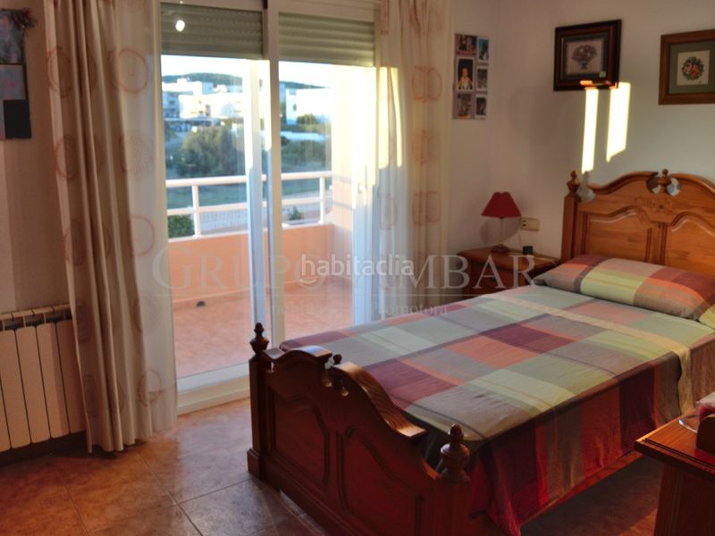 Foto 8339a693-bbf8-418b-b7cd-e15f2ce50e28. Casa adossada amb aparcament a S´Eixample-Can Misses Ibiza