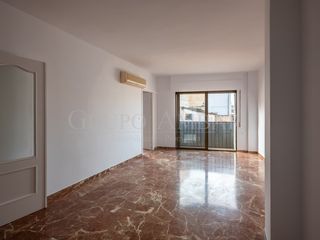 Pis  Calle puerta granada. Piso 6 dormitorios en el centro de motril.