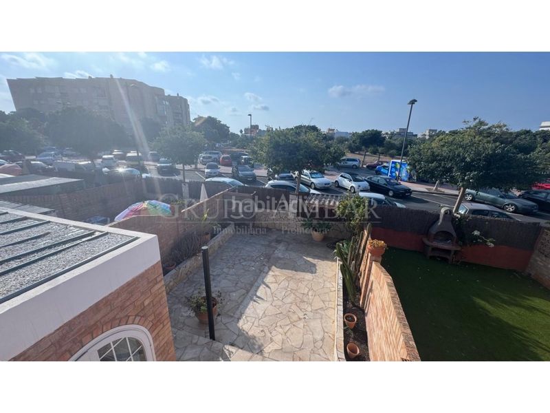 Foto ee5d243a-ad7d-426a-9f6e-7fe8c0ba5dda. Affitto duplex con parcheggio in Ses Figueretes - Platja d'en Bossa - Cas Serres Ibiza