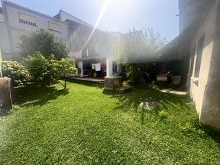 Casa  Rúa da platería 21. Casa con jardín en pleno centro del grove