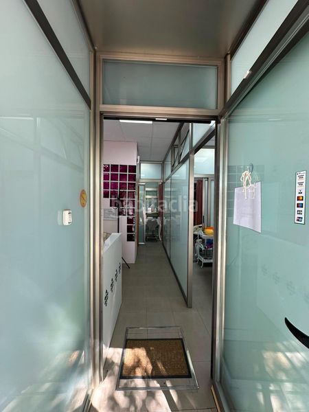 Foto 02041c24-48ab-456d-93cf-f0eb96b52741. Pas-de-porte local commercial dans colores - entreparques Sevilla