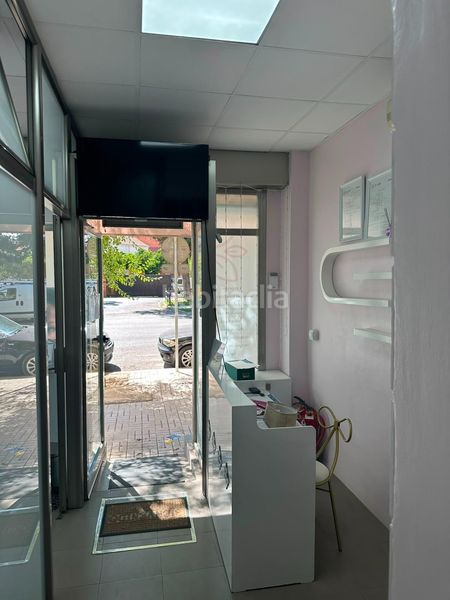 Foto 5f0ba223-2039-451a-9ec1-7b5c07b2c0f4. Pas-de-porte local commercial dans colores - entreparques Sevilla