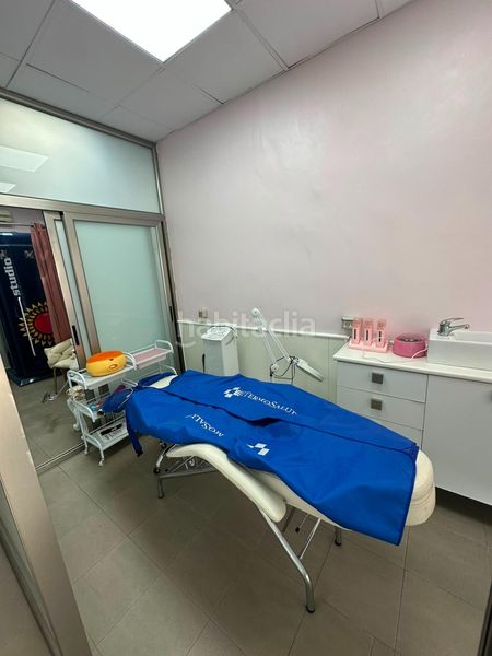 Foto 851bd80c-af0a-41a9-9a67-f696569c6a04. Pas-de-porte local commercial dans colores - entreparques Sevilla