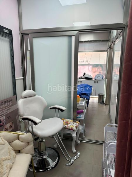 Foto f28f317c-5abe-4760-9fc9-aed632fdafae. Pas-de-porte local commercial dans colores - entreparques Sevilla