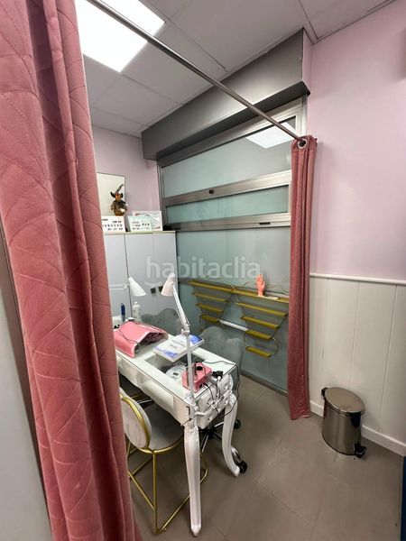 Foto f6da0c76-451f-41c9-8e63-69ac4e7a26ec. Pas-de-porte local commercial dans colores - entreparques Sevilla