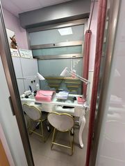 Traspàs Local Comercial  Calle demofilo. Se traspasa centro de estética totalmente equipado y listo para