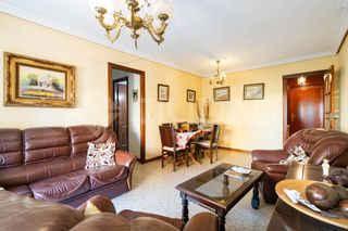 Etagenwohnung in Juan XXIII - Rochelambert. Tu próximo hogar te está esperando!