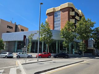 Miete Geschäftsraum in Avinguda del mestre montaner 114. Gran local comercial en igualada .