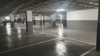 Lloguer Aparcament cotxe a Via augusta 250. Plaza de parking para coche grande .