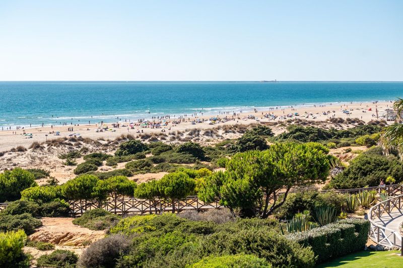Foto cfae968d-9b2e-4258-a71b-8679e3b50e27. Xalet amb aparcament piscina a Novo Sancti Petri Chiclana de la Frontera