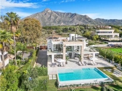 Foto 27cab9be-b1b5-456c-9e43-f40580447861. Xalet amb calefacció aparcament piscina a lomas de Marbella club Marbella