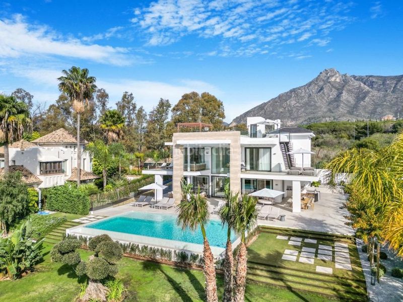 Foto 2cb8048b-e3b3-4d63-b45d-70262bd52391. Xalet amb calefacció aparcament piscina a lomas de Marbella club Marbella