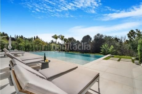 Foto fac69ea4-fb18-40f8-a186-f773fa27fa40. Xalet amb calefacció aparcament piscina a lomas de Marbella club Marbella