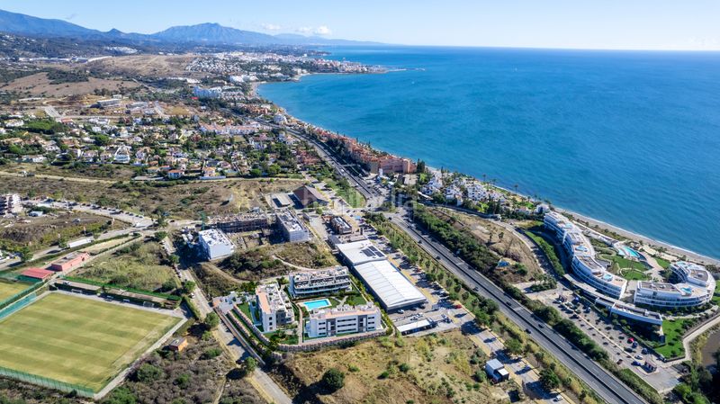 Foto f1feb4af-2814-4349-84d9-bc679ed22565. Planta baixa 106m<sup>2</sup> amb aparcament piscina a Guadalobón Estepona
