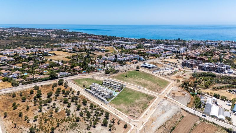 Foto 081083c5-76ed-4ce5-87ba-b51efb6da192. Casa a schiera 214m<sup>2</sup> con riscaldamento parcheggio piscina in Estepona