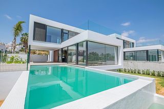 Xalet  Calle del priorato. The sanctuary villas ii