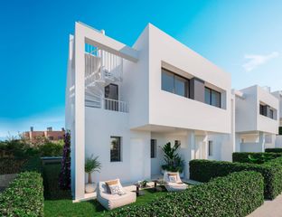 Semi detached house in Chullera. Promoción de adosadas en bahía las rocas, manilva