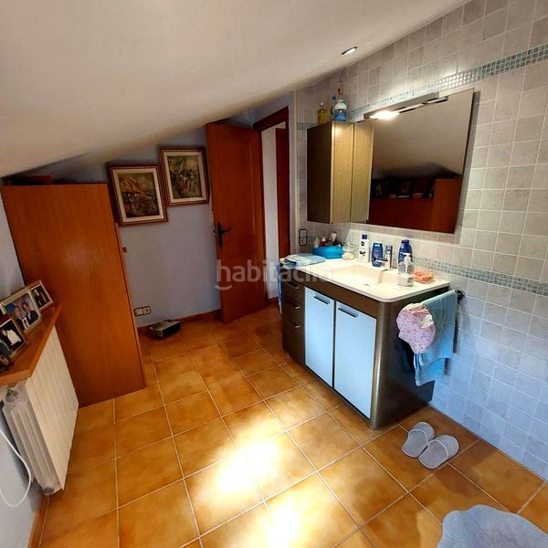 Foto 04c0ed2f-a5c1-4bd0-89bf-5af45ea8d2b8. Casa amb calefacció aparcament a Centre Vendrell (El)
