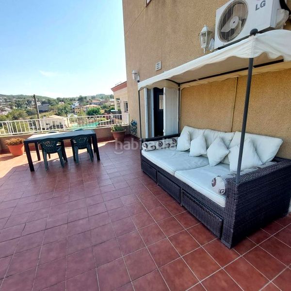 Foto a3e9cecc-10a8-4d5d-8400-3301b2bbe0a5. Casa amb piscina a Olèrdola