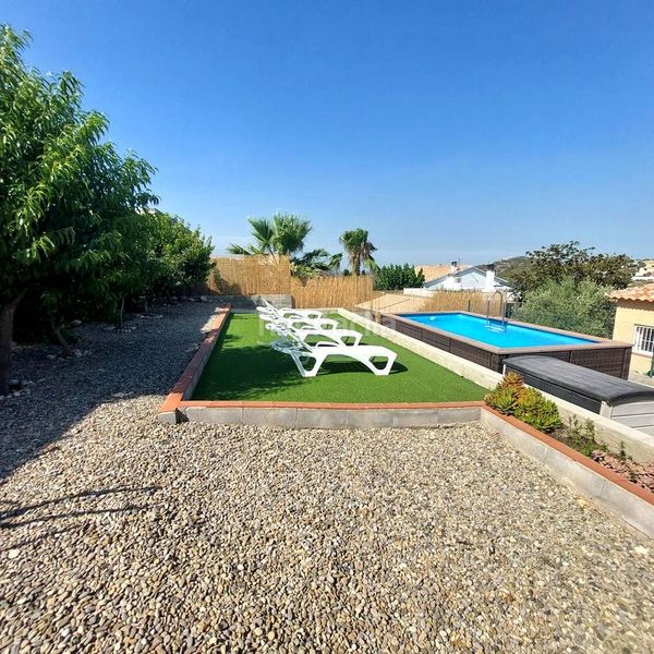 Foto ee8ee52f-0bec-40c6-ba1e-1d5360d05742. Casa amb piscina a Olèrdola