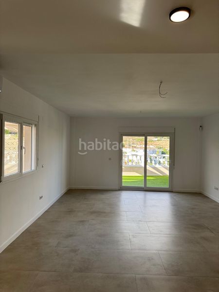 Foto 0b69f756-049e-4a2f-be28-e6803cebd8a4. Xalet amb calefacció aparcament a Pueblo Acantilado-Lanuza Campello (el)