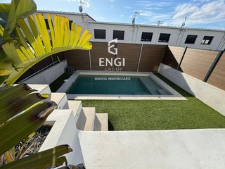 Casa adossada  De l'esglesia. Magnifica casa de obra seminueva en la gornal con piscina privad