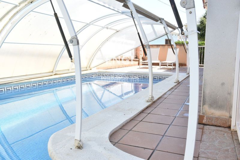 Foto a54267f7-9a8b-406a-bc72-0c73831239ee. Xalet amb calefacció aparcament piscina a Bonavista Vendrell (El)