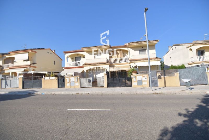 Foto cfbabd12-1160-47d7-9f73-009b2e2604e8. Casa adossada a Santa Oliva