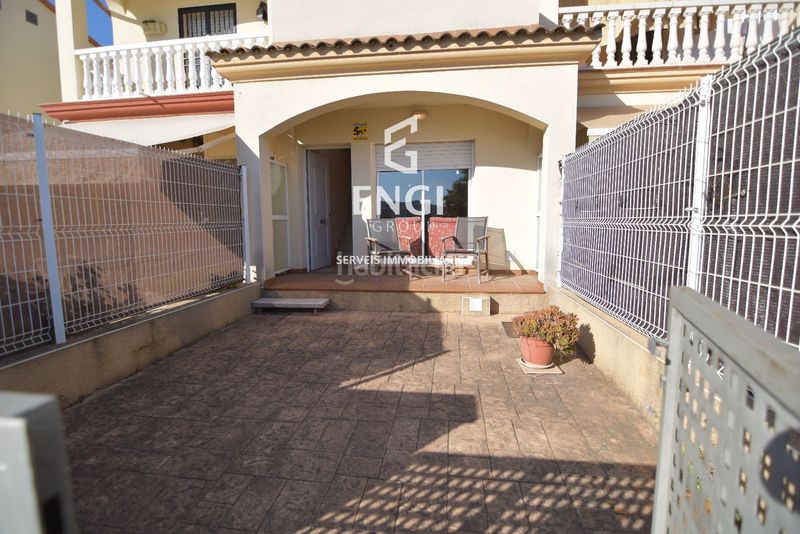 Foto f6233dcf-aa2f-4edb-82e1-4075ea424b26. Casa adossada a Santa Oliva