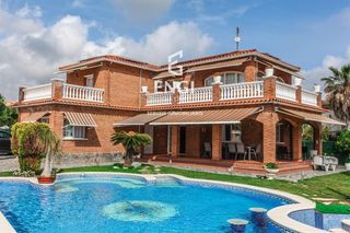 Chalet in Roda de Barà. Encantador chalet en berà mar  el francaset roda de barà