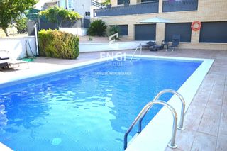 Pis  Rumania. Piso seminuevo con piscina