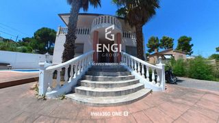 Chalet  Companys. Exclusiva casa con piscina privada, amplitud y calidad de vida e