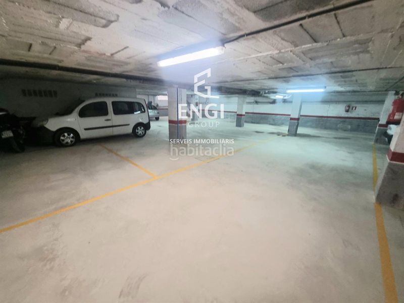 Foto c3bcabfe-8c8c-43e2-99a9-4e62f1971ead. Aparcament cotxe a Centre Torredembarra