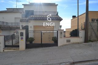 Casa adossada  Comte gomez de orbaneja. En segur de calafell