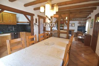 Casa  Juan ramon jimenez. Encantadora casa en mas mateu con piscina y licencia turística