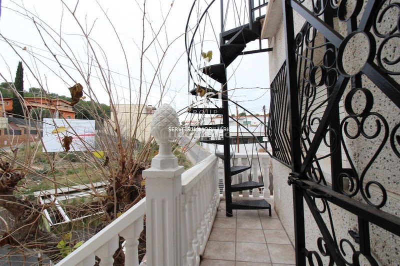 Foto 3e8d09dd-24b2-4124-a447-ce027418afaf. Casa adossada amb calefacció aparcament a Cunit residencial Cunit