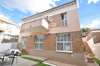 Casa  Bolivia. Casa totalmente reformada en venta