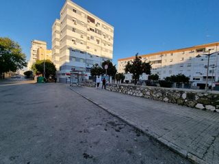 Pis a Plaza los naranjos 3. Amplio piso con ascensor en zona oeste