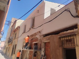 Casa  Carrer bonaire. Gran casa de pueblo con patio a 50 metros del mar en canet